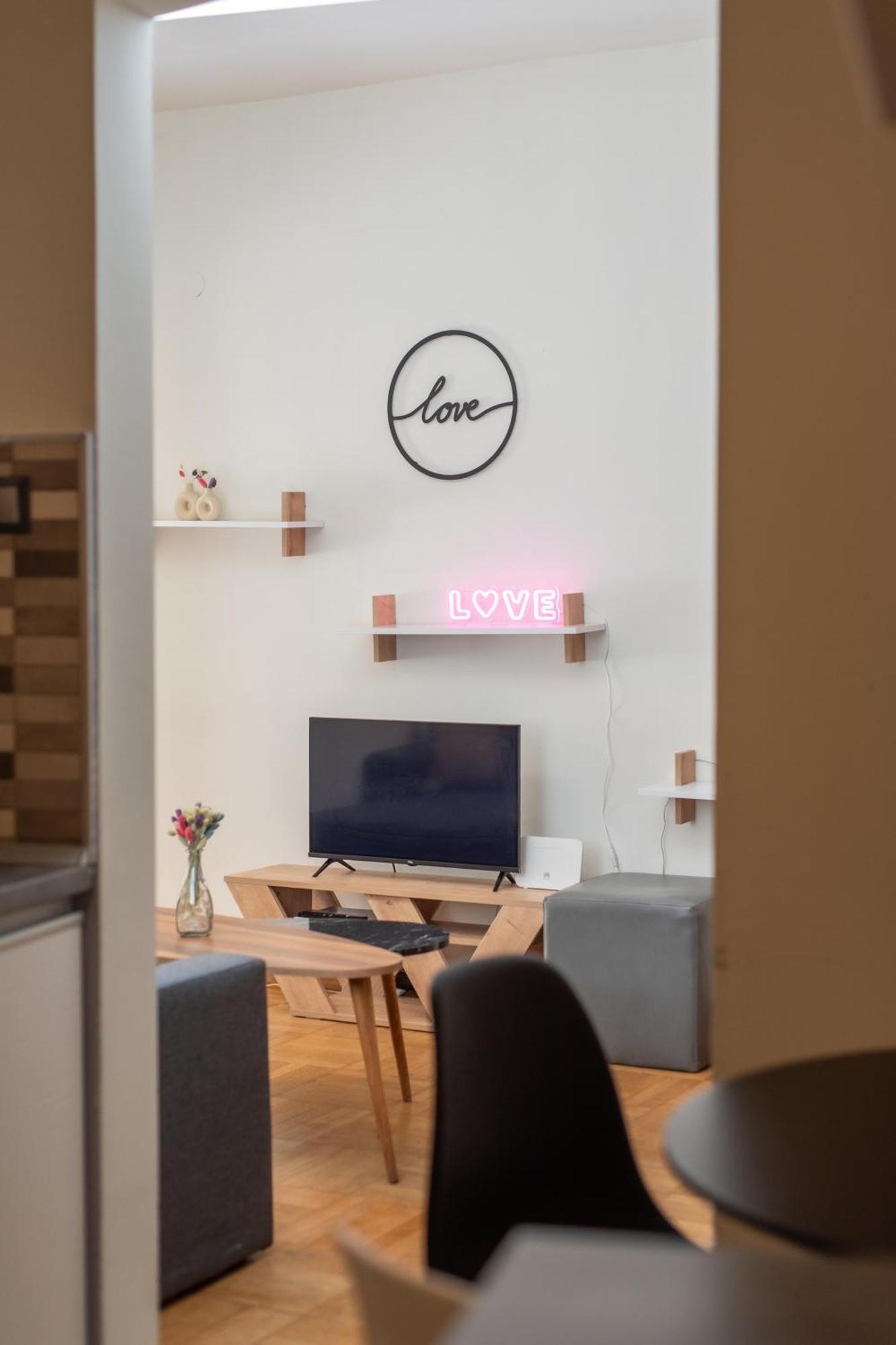 Houseloft Rotunda Getaway Apartment Солун Екстериор снимка